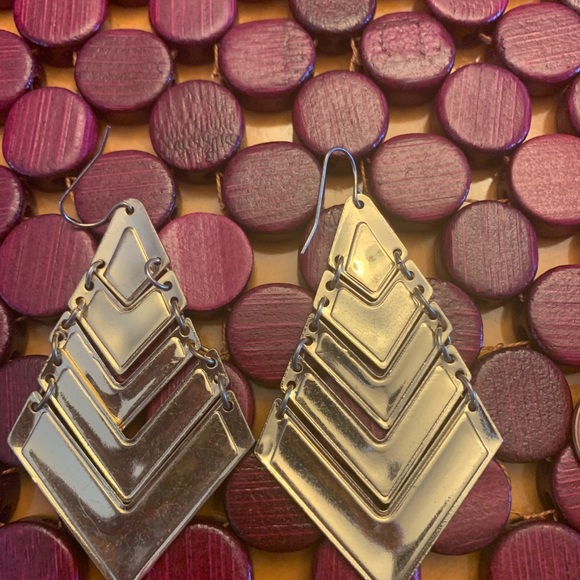 Hand painted triangular drop earrings. - Picture 4 of 4